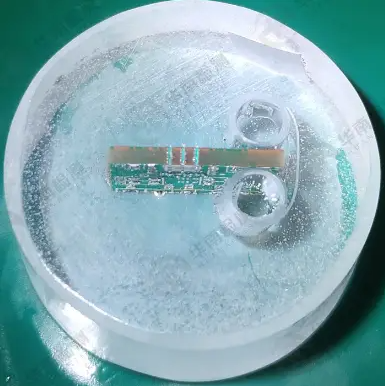 將疑似失效點制成微米級精度的切片